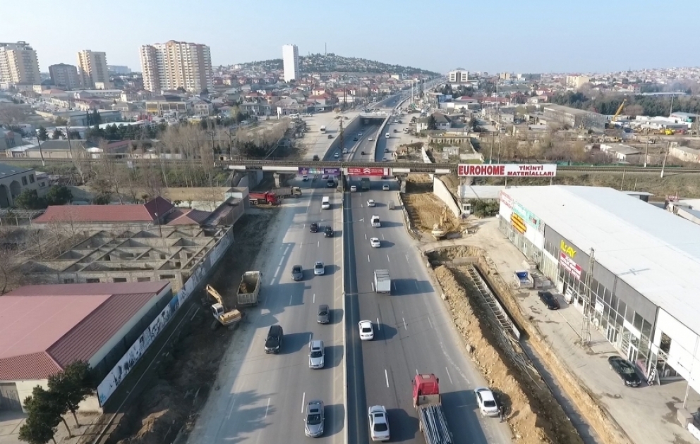 Paytaxtın girişindəki yol genişləndirilir