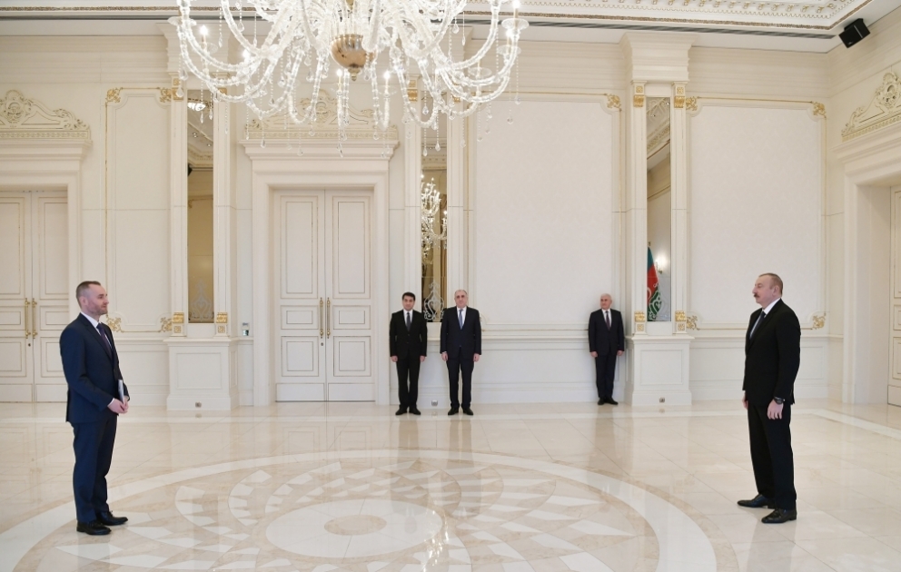 Le président de la République reçoit les lettres de créance du nouvel ambassadeur de Pologne
