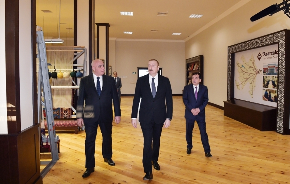 Präsident Ilham weiht Gazach-Filiale der Teppichfabrik von “Azerkhalcha“ ein