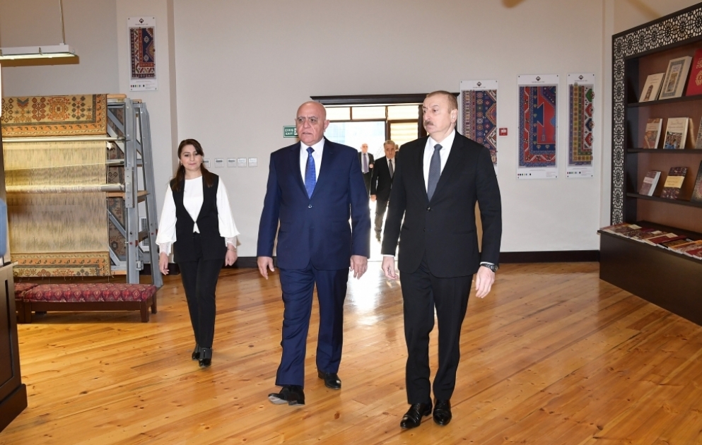 Präsident Ilham Aliyev besucht Agstafa-Filiale der Teppichfabrik von “Azerkhalcha“ eröffnet