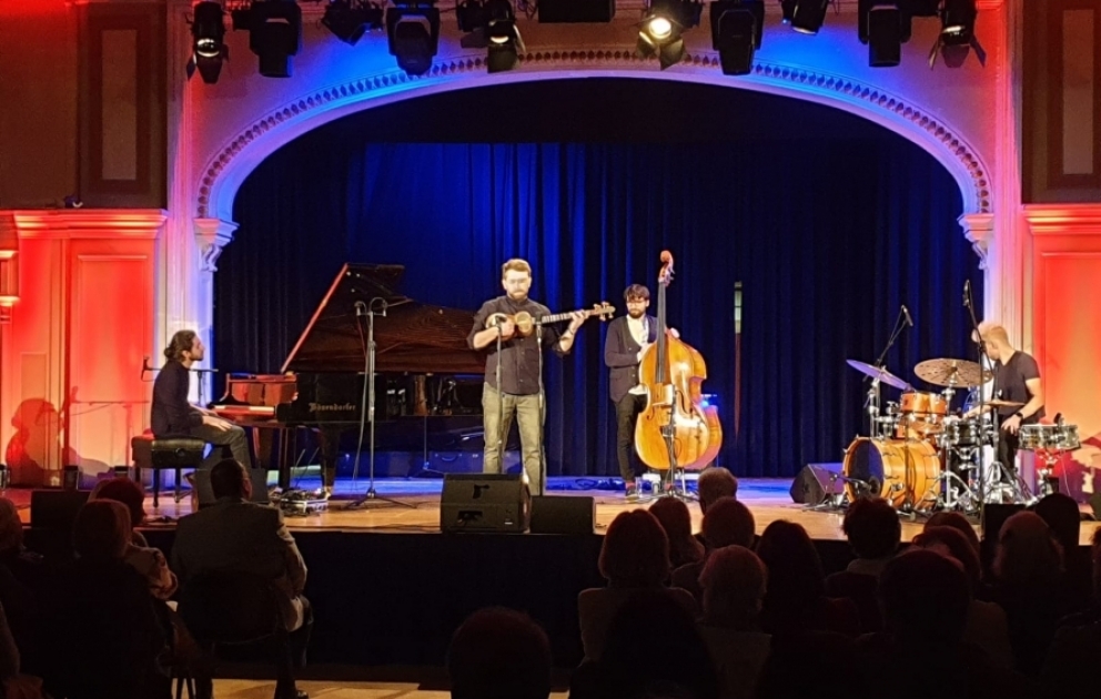Isfar Sarabski s’est produit en concert à Baden, en Autriche