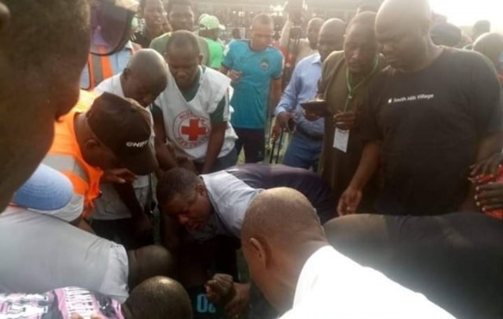 Nigeriyada futbolçu oyun zamanı dünyasını dəyişdi