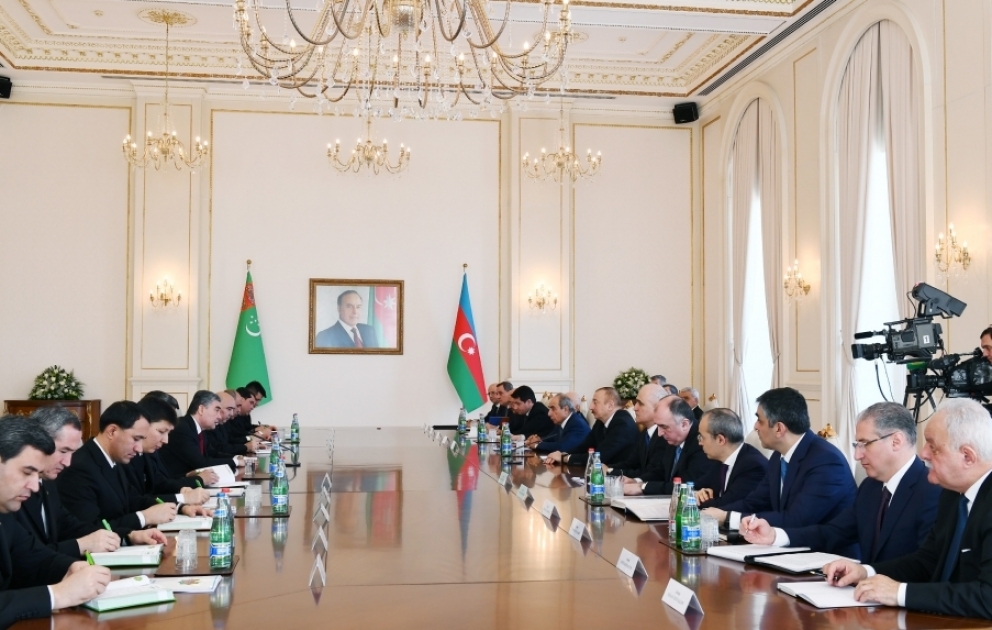 Azerbaijani, Turkmen presidents held expanded meeting