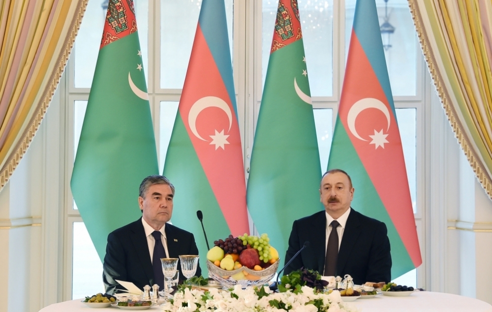 President Ilham Aliyev hosted official reception in honor of Turkmen President Gurbanguly Berdimuhamedov