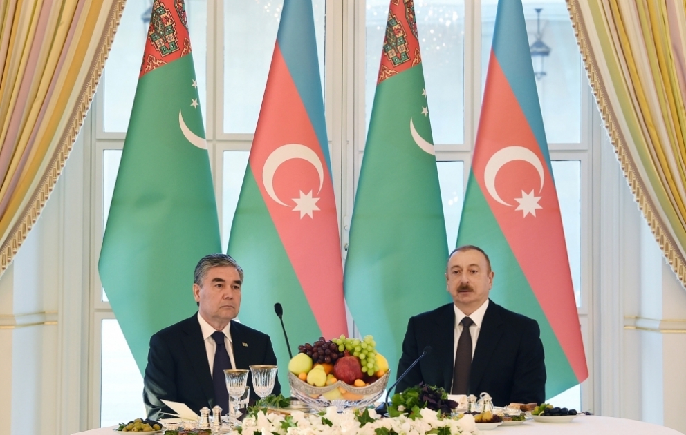 Präsident Ilham Aliyev gibt Gastmahl zu Ehren von Präsident Gurbanguly Berdimuhamedow