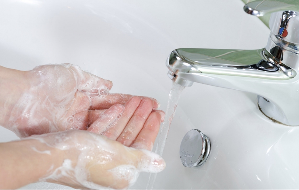 Hygiene am Waschbecken: Richtig Hände waschen