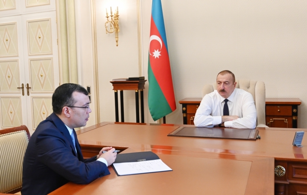 Präsident Ilham Aliyev empfängt Minister für Arbeit und sozialen Schutz