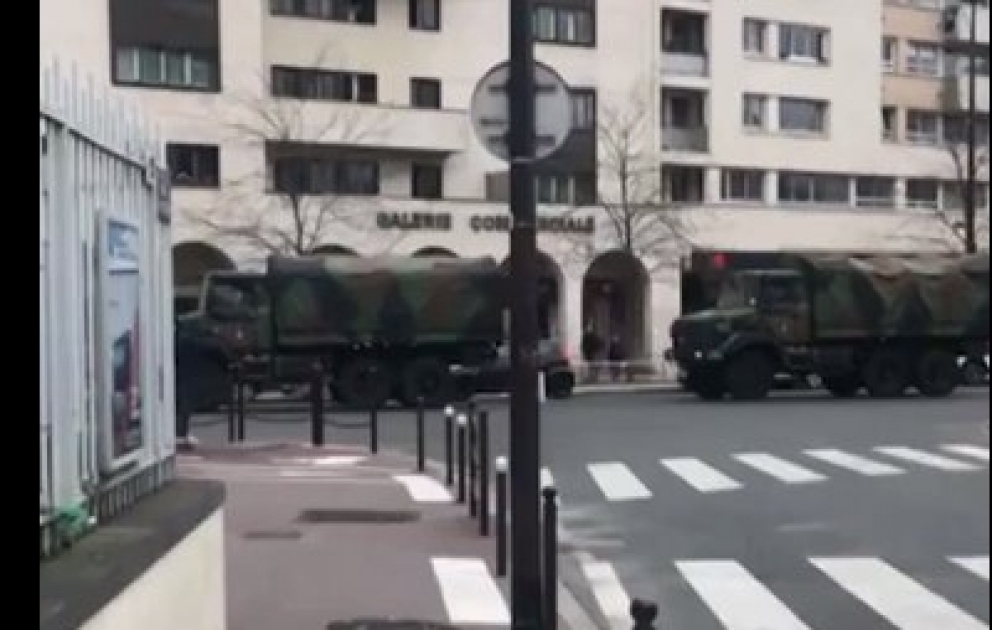 Paris yaxınlığında hərbi maşınlar