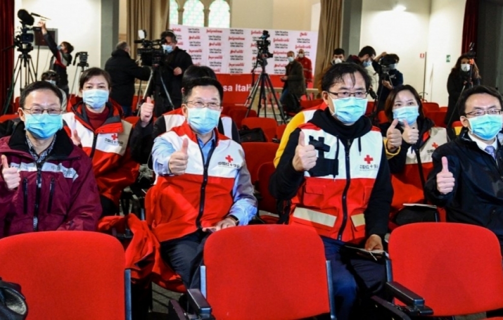 Çindən növbəti həkim briqadası epidemiya ilə mübarizə üçün İtaliyaya yola düşüb