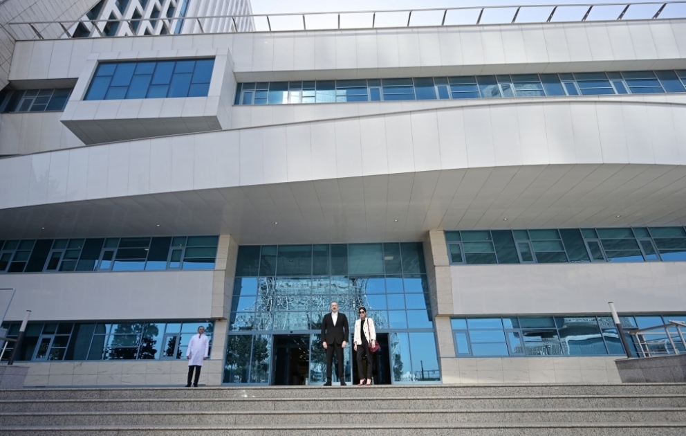 Prezident İlham Əliyev Bakıda “Yeni klinika” tibb müəssisəsinin açılışında iştirak edib