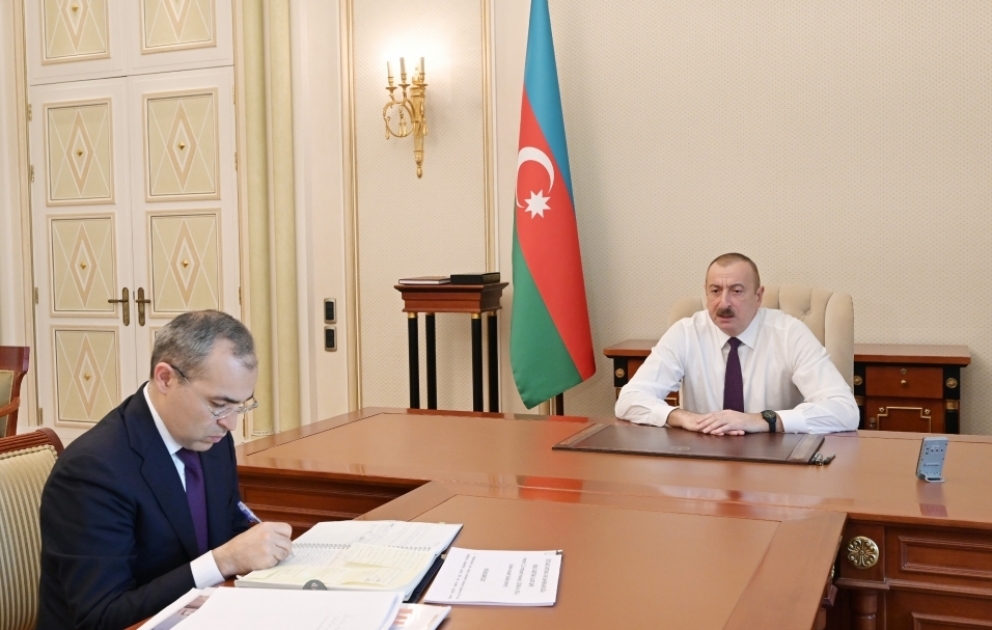 Le président de la République Ilham Aliyev reçoit le ministre de l'Economie
