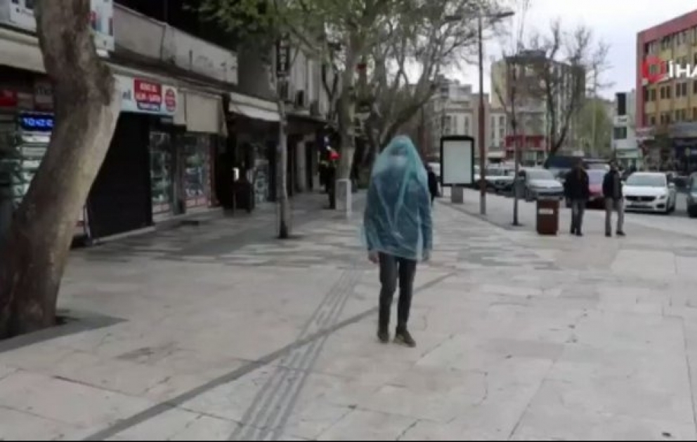 Türkiyəli gənc koronavirusdan qorunmaq yolunu belə tapdı