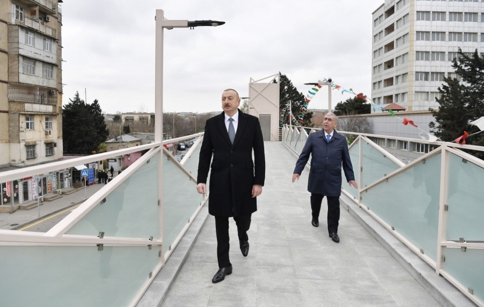 Prezident İlham Əliyev Bakı-Sumqayıt yolunun genişləndirilməsi çərçivəsində görülən işlərlə tanış olub  Dövlətimizin başçısı Moskva prospekti ilə 20 Yanvar küçəsinin kəsişməsindəki piyada keçidinin açılışında da iştirak edib
