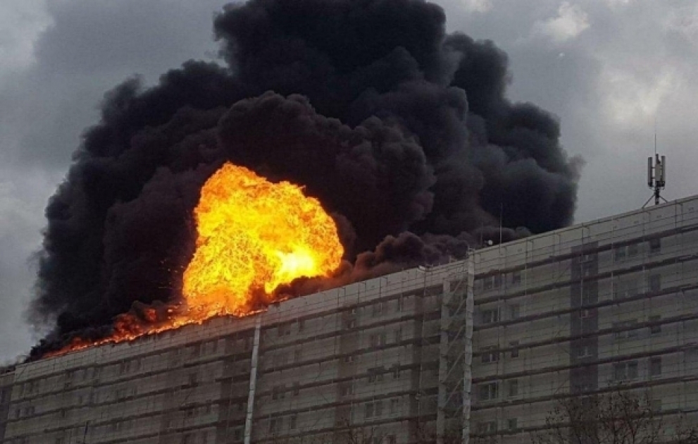 Feuerball und riesige Rauchwolke zu sehen