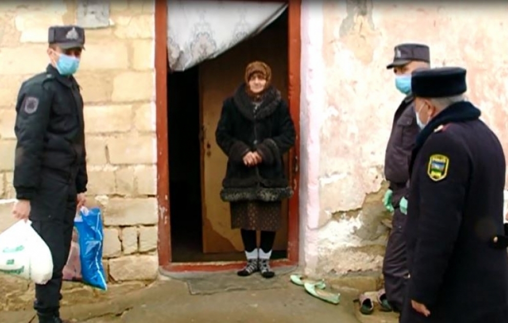 Xocalı Rayon Polis Şöbəsinin əməkdaşları “Evdə qal” devizi altında aksiya keçirib