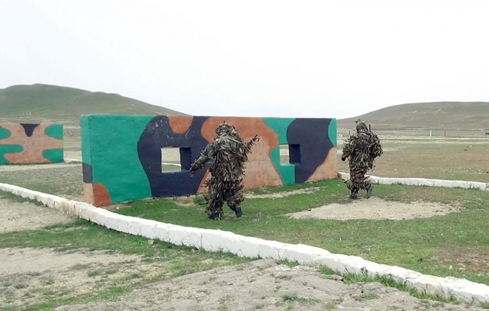 In der aserbaidschanischen Armee werden die Scharfschützen auf ihre Fähigkeit geprüft