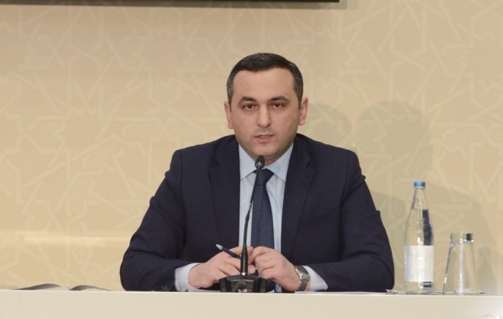 Ramin Bayramlı: Sosial məsafəni gözləmək lazımdır