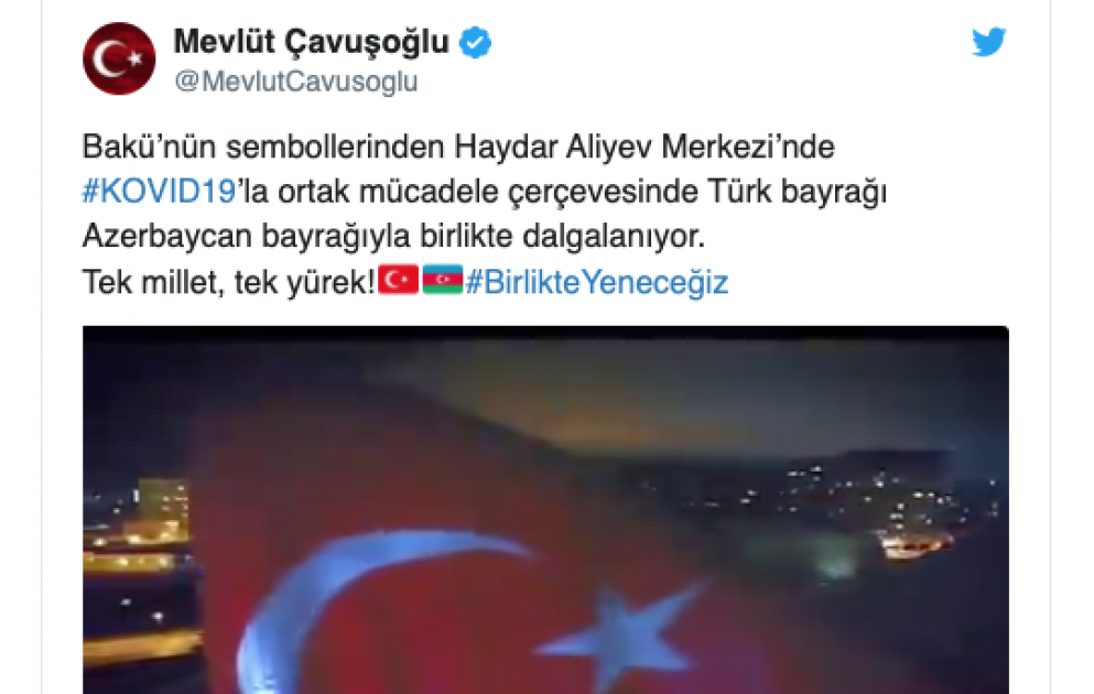 Mövlut Çavuşoğlu: Bakının rəmzlərindən biri olan Heydər Əliyev Mərkəzində Türkiyə bayrağı Azərbaycan bayrağı ilə birlikdə dalğalanır