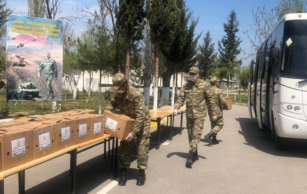 Hərbi qulluqçular bölgələrdə də ünvanlı yardımlar edirlər
