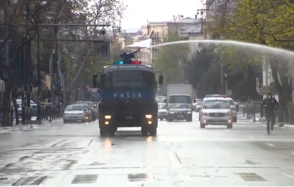 Bakının küçə və prospektlərində xüsusi kimyəvi maddələrlə dezinfeksiya işləri aparılıb