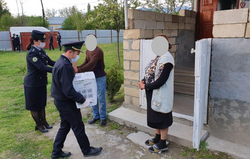 "Mazımçay" gömrük postunun əməkdaşları aztəminatlı ailələrə yardım ediblər
