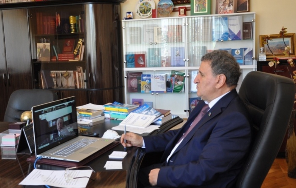 Akademik İsa Həbibbəyli türk dövlətləri elmlər akademiyalarının iştirakı ilə keçirilən onlayn iclasda çıxış edib