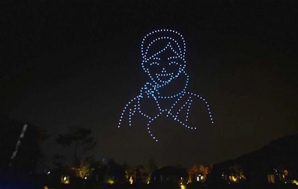Lichtkunst mit Drohnen