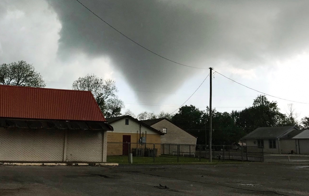 At least 5 dead as tornadoes touch down in Oklahoma, Texas