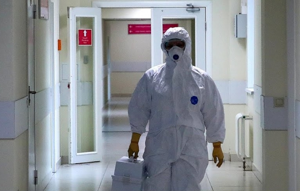 Rusiyada koronavirusla mübarizə aparan həkimlərin bir günü