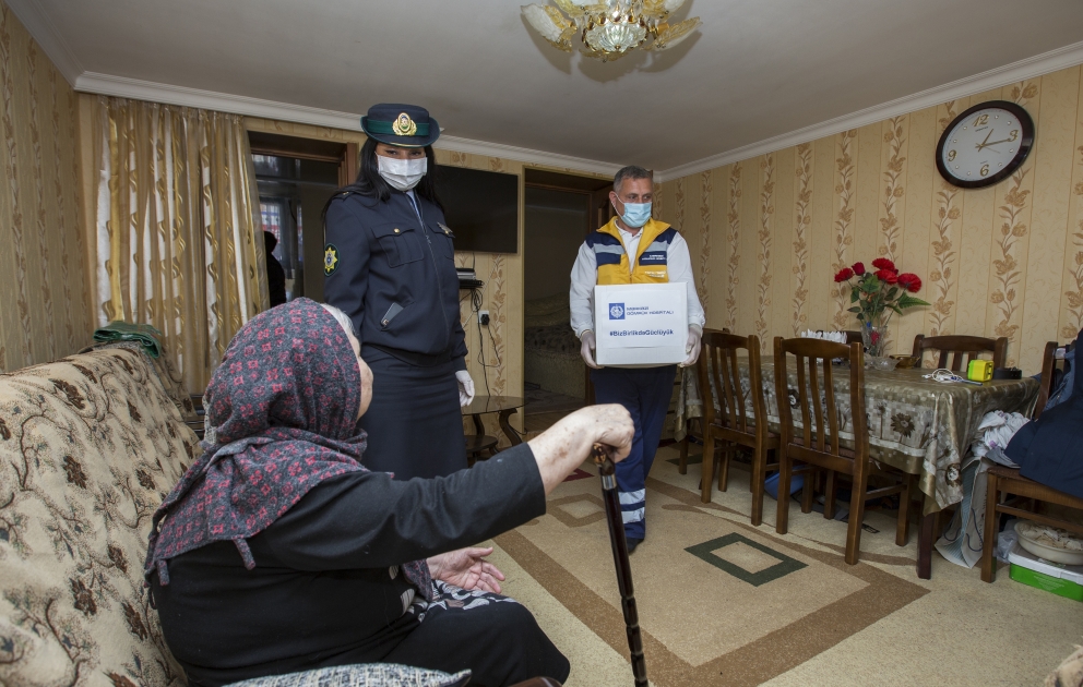 Mərkəzi Gömrük Hospitalı aztəminatlı ailələrə yardım ediblər