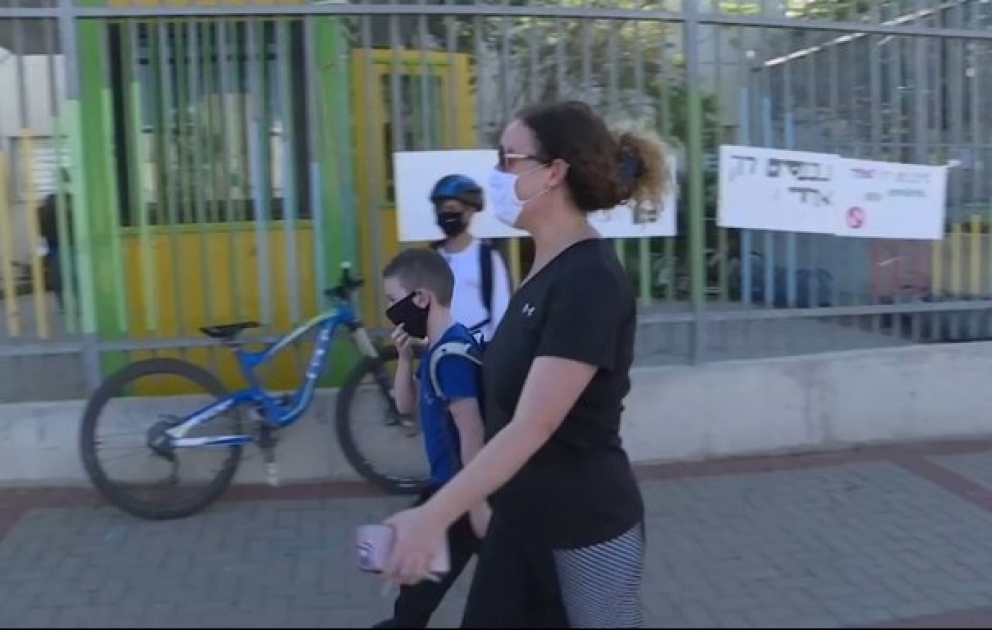 En Israël, un retour en classe timide mais tout sourire