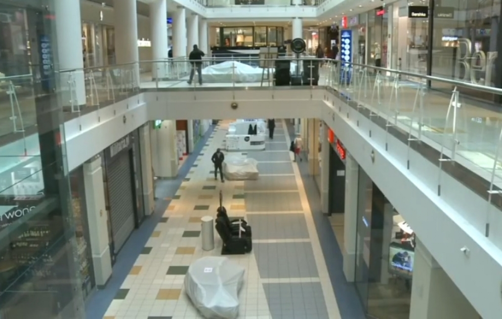 Shopping centre reopens in Warsaw as Poland eases lockdown