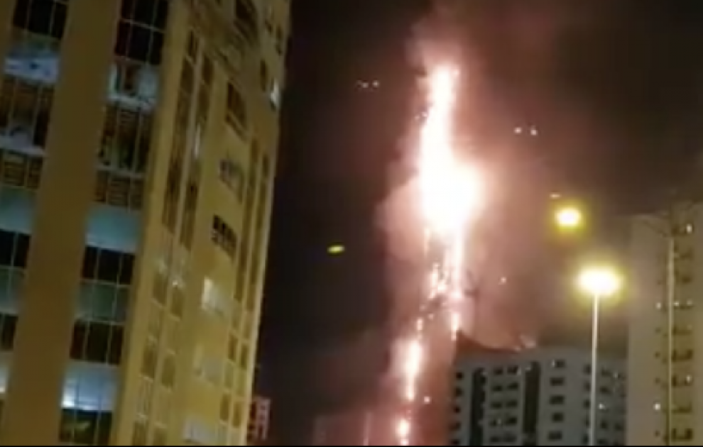 Emirats arabes unis : une tour de 49 étages ravagée par les flammes