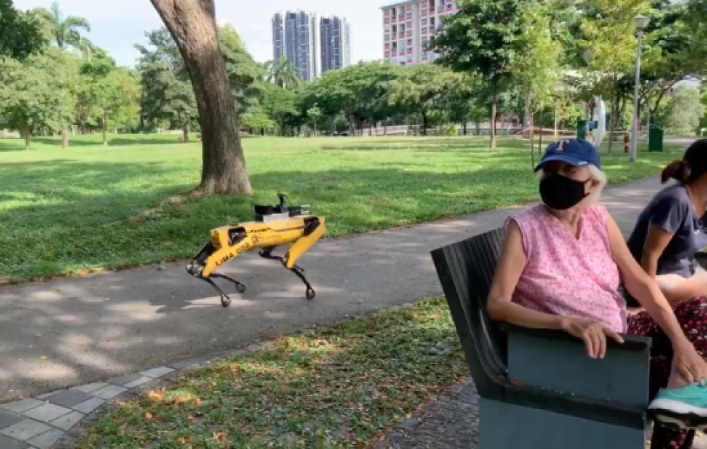 Sinqapurda sosial məsafənin qorunmasına "robot köpək" nəzarət edir