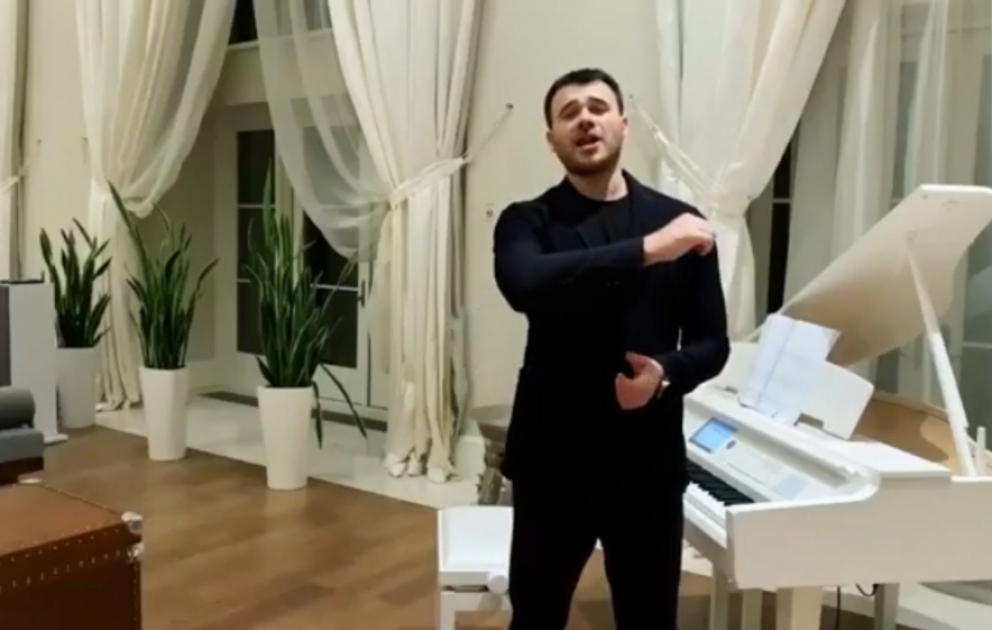 Emin "Qələbə günü" mahnısını Azərbaycan dilində oxuyub