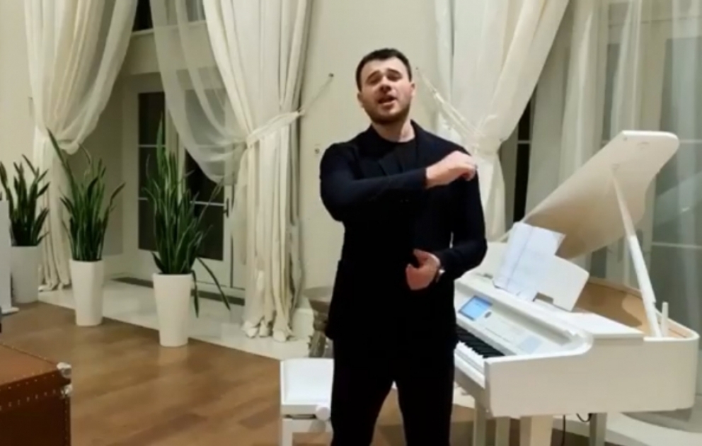 Певец Эмин песню "День Победы" спел на азербайджанском языке