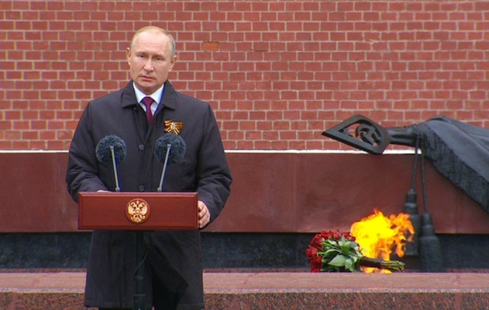 Vladimir Putin Qələbə günü münasibətilə Rusiya xalqını təbrik edib
