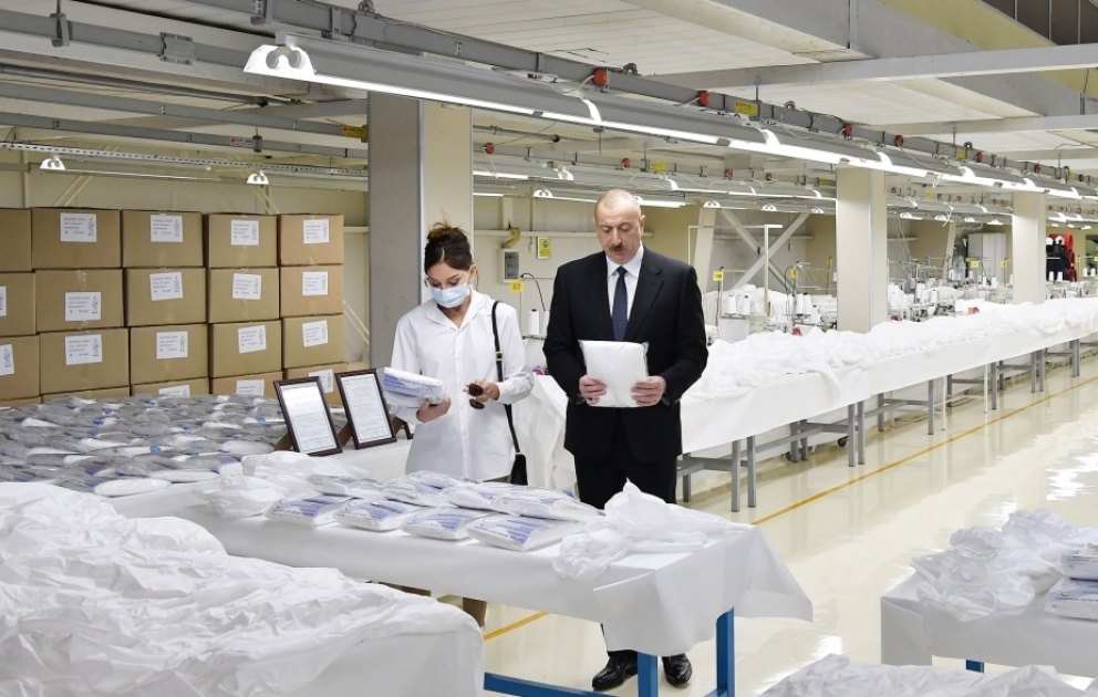 Sumqayıtda “Gilan Tekstil Park” MMC-in tibbi maska fabrikinin və qoruyucu kombinezonların istehsalı müəssisəsinin açılışı olub
 Prezident İlham Əliyev və birinci xanım Mehriban Əliyeva açılışda iştirak ediblər