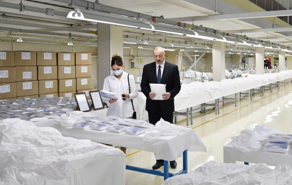 Une usine de masques et une entreprise de fabrication de combinaisons de protection de la Société «Gilan Tekstil Park» ouvrent leurs portes