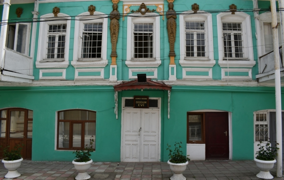 Qubalı milyonçunun “Doğum evi”nə çevrilən mənzilindən  REPORTAJ