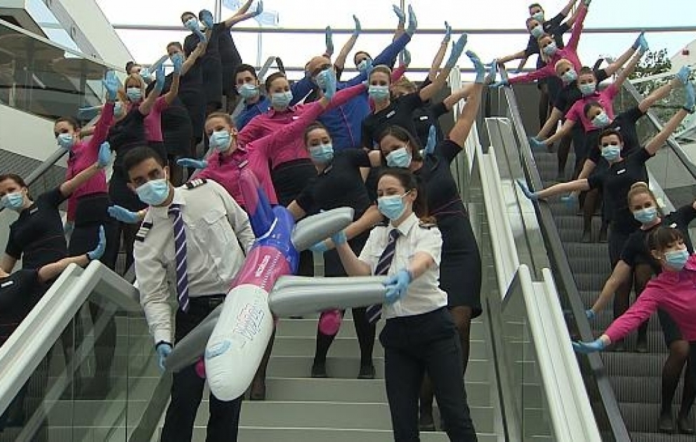 Hungary: Flashmob at the airport