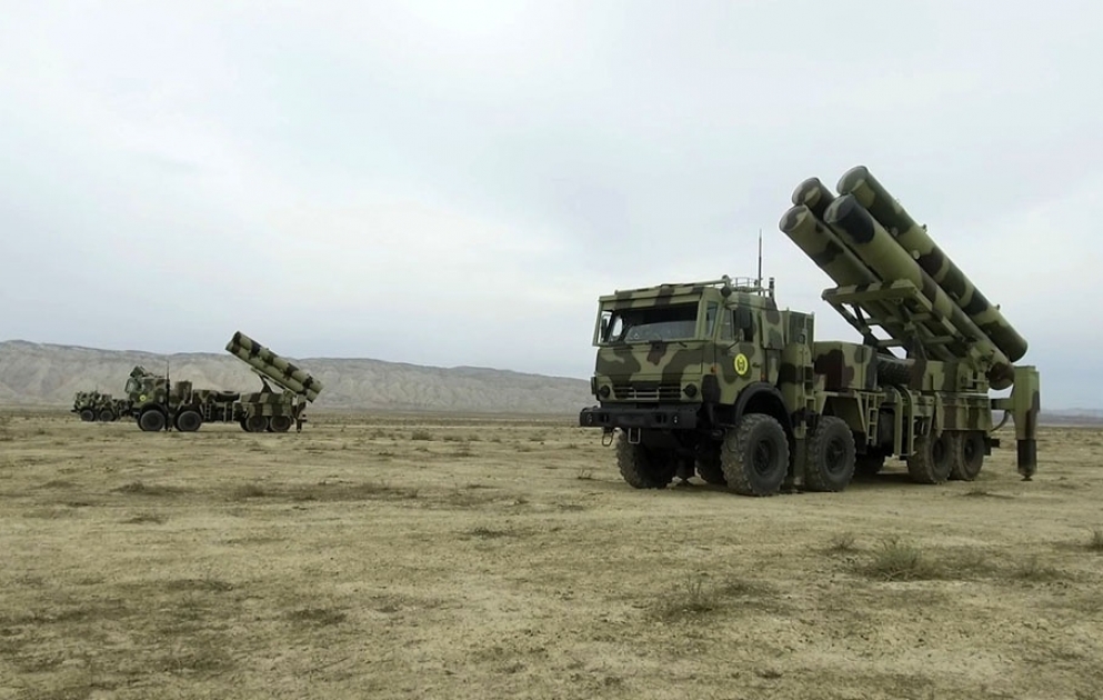 Defense Minister heard the reports at the exercises and troops took the starting positions