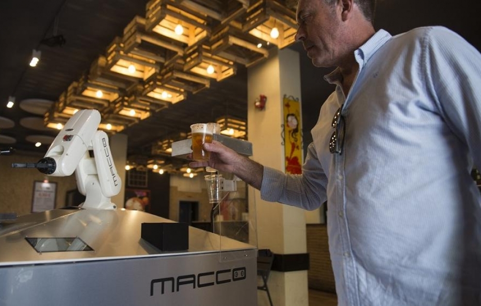 Robot pulls the pints as bar offers a taste of the future