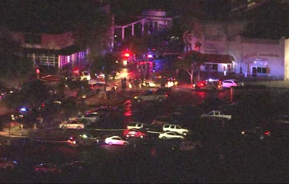 3 injured, 1 in custody after shooting at shopping center in Arizona