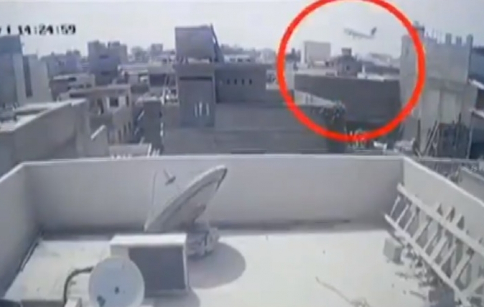 Les images du crash de l’Airbus au Pakistan filmées par des caméras de surveillance
