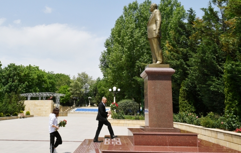 Präsident Ilham Aliyev und First Lady Mehriban Aliyeva zu Besuch in Schamachi Region