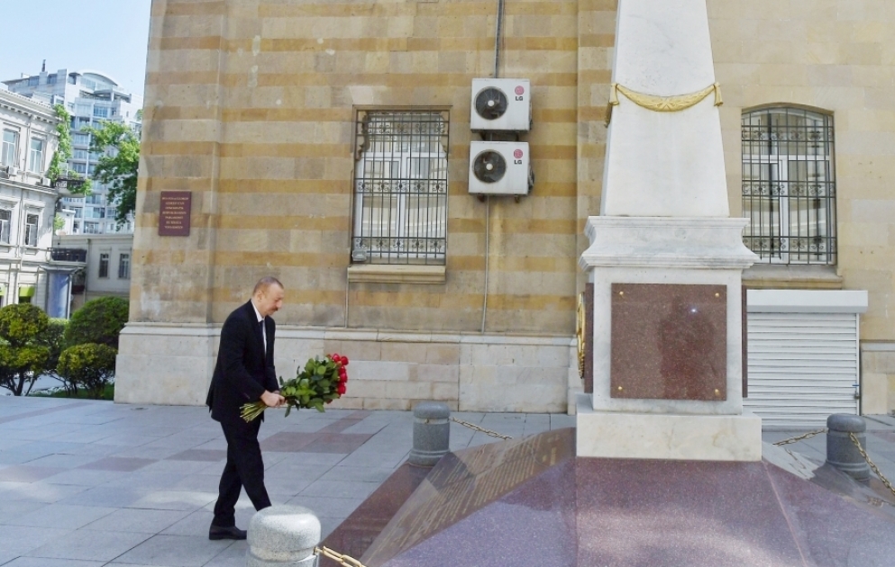 Президент Ильхам Алиев посетил памятник, возведенный в честь Азербайджанской Демократической Республики