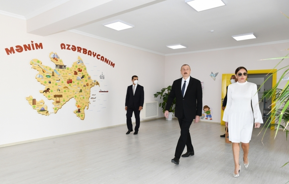 Prezident İlham Əliyev məcburi köçkünlər üçün salınmış “Qobu Park-3” yaşayış kompleksinin açılışında iştirak edib
