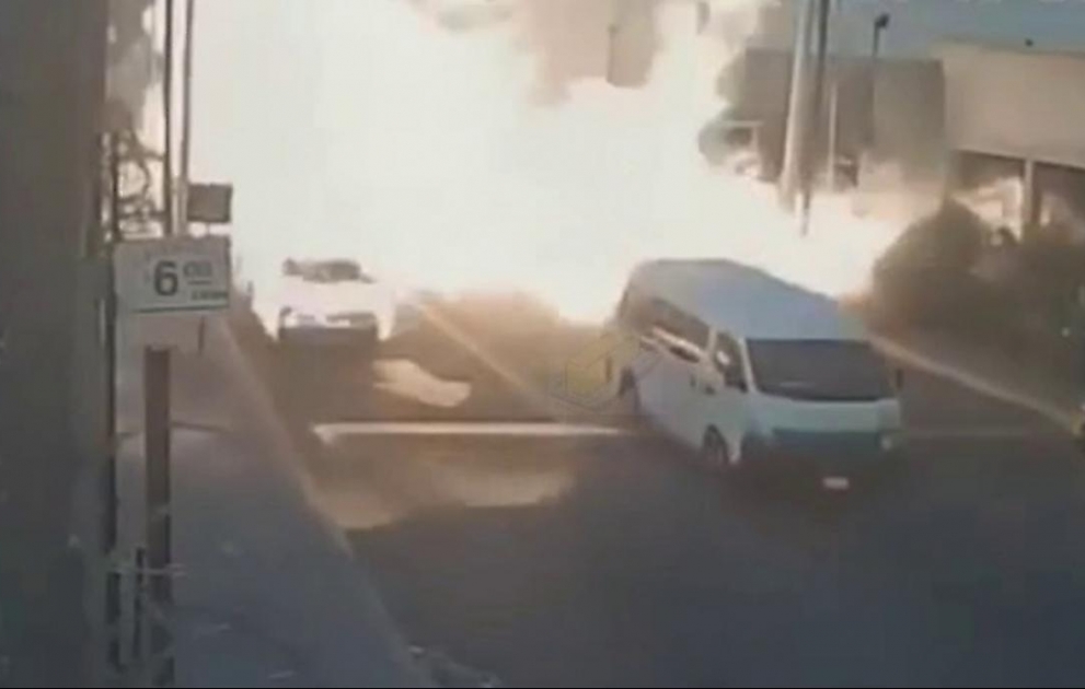 Мощный газовый взрыв накрыл несколько автомобилей в Мексике