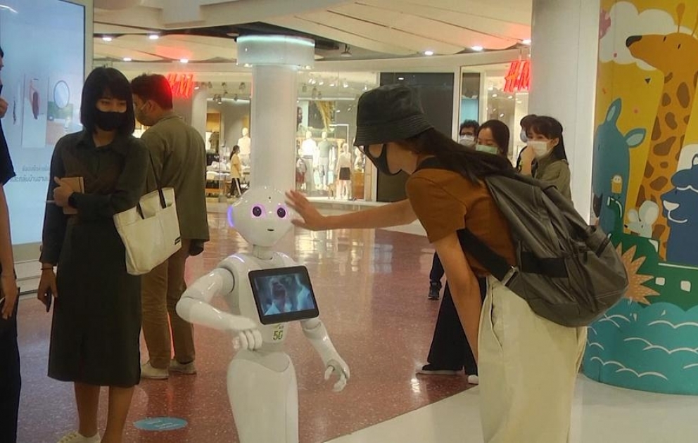 Roboter übernehmen Corona-Einsätze in Einkaufszentrum: "Das wird die neue Normalität"